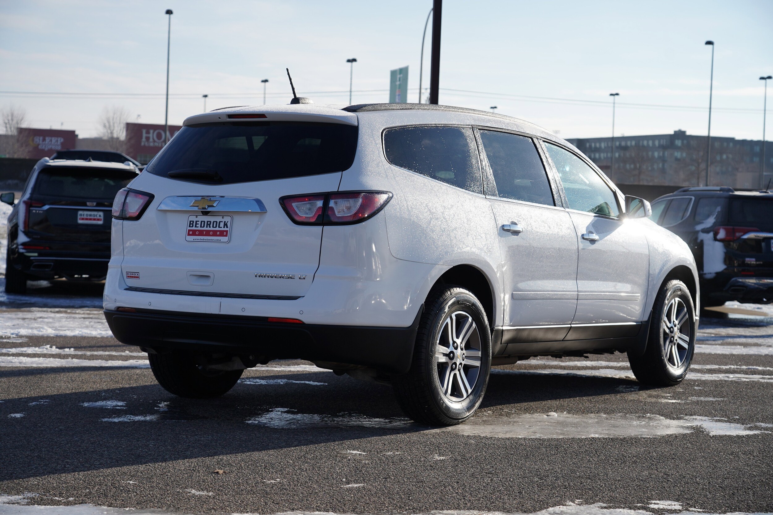 2016 Chevrolet Traverse 1LT photo 2