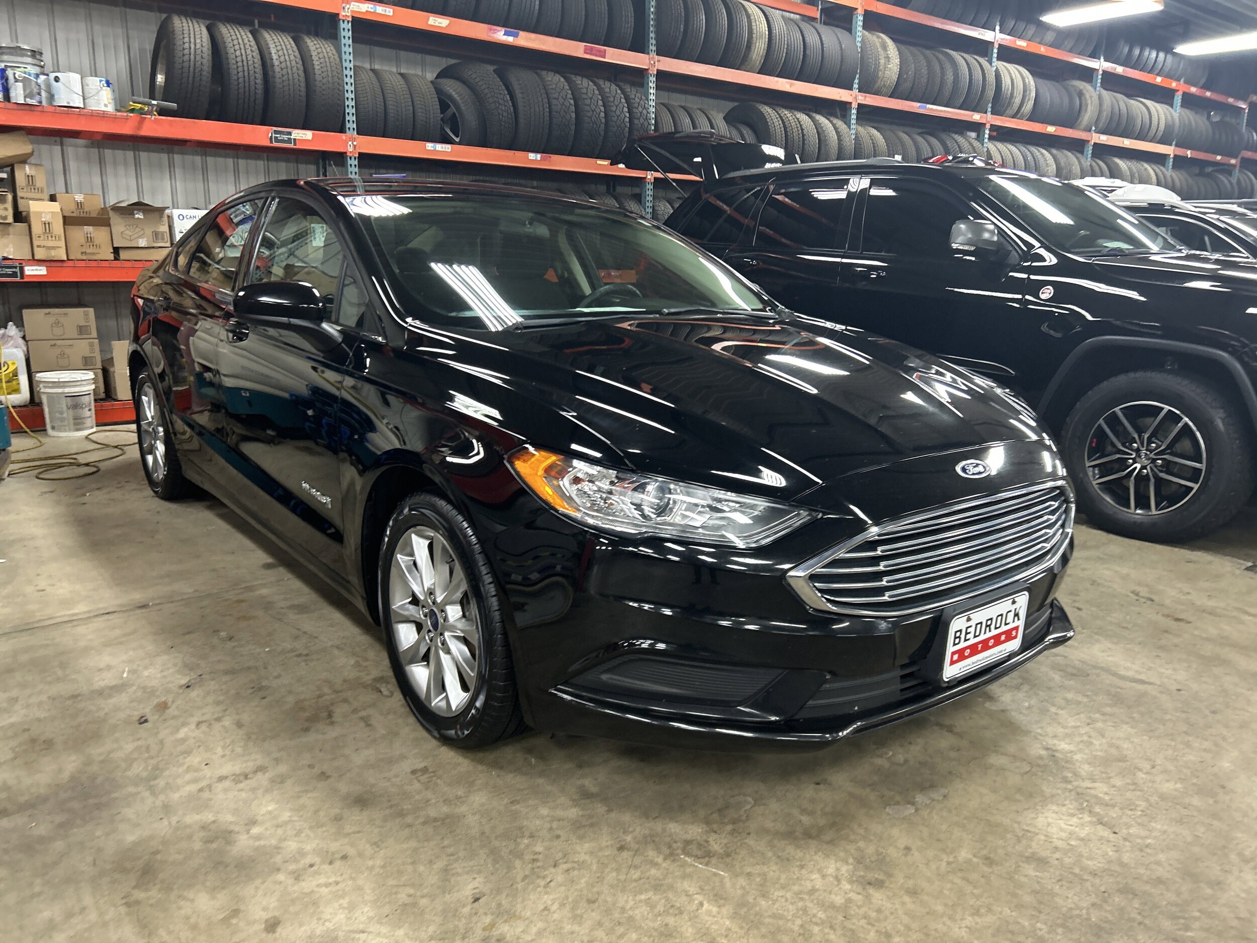 2017 Ford Fusion Hybrid SE photo 2