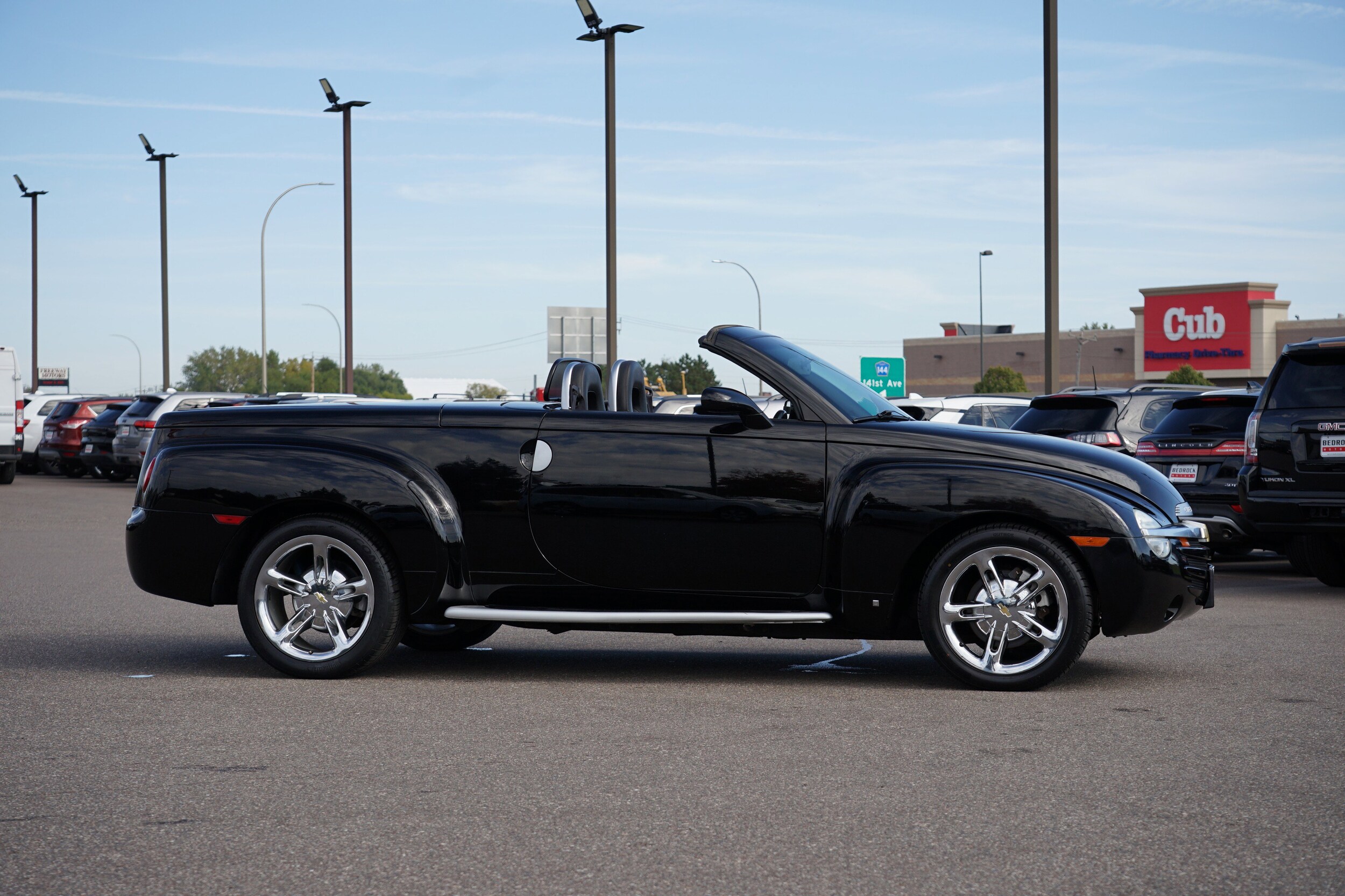 2006 Chevrolet SSR Base photo 2