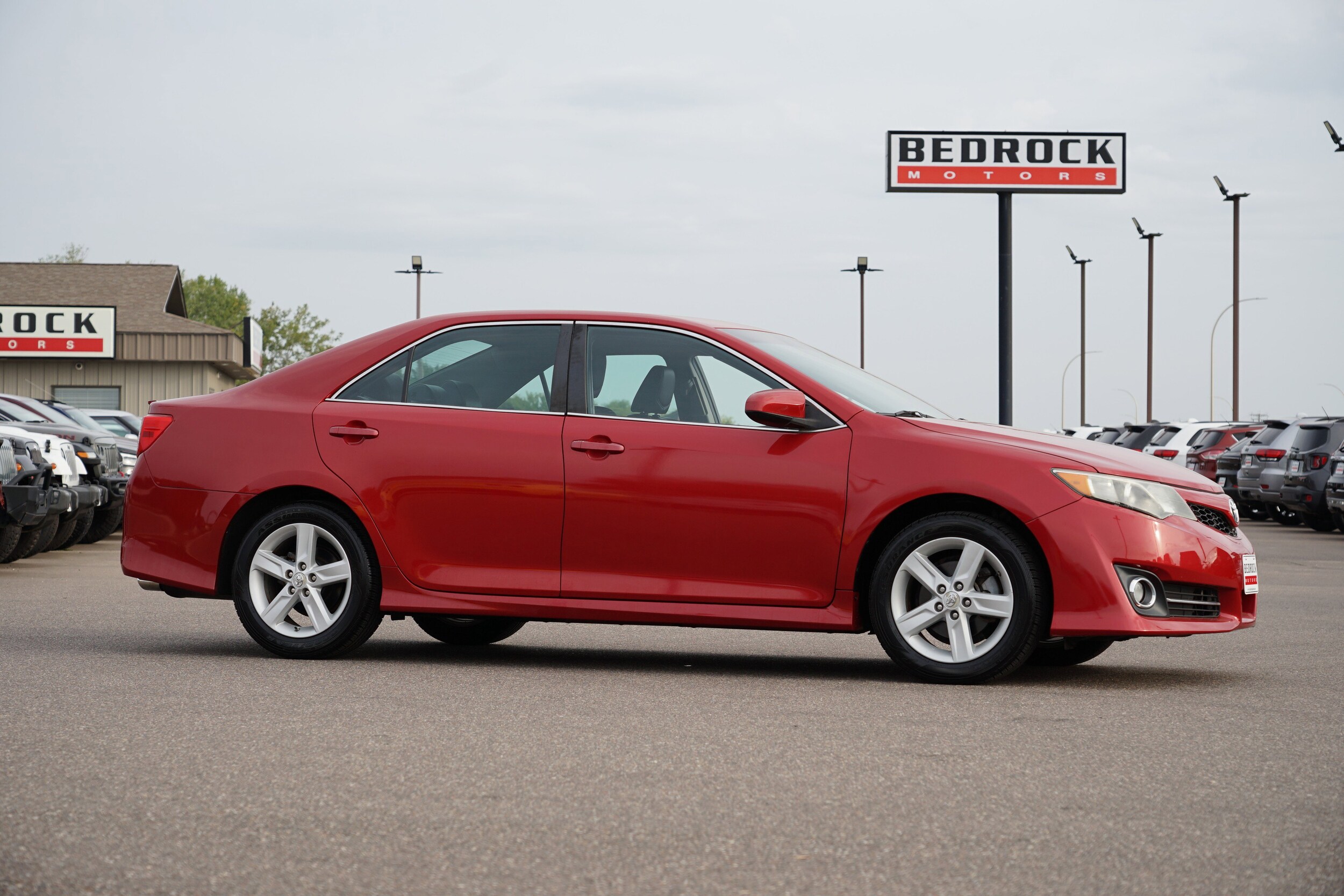 2012 Toyota Camry SE photo 2