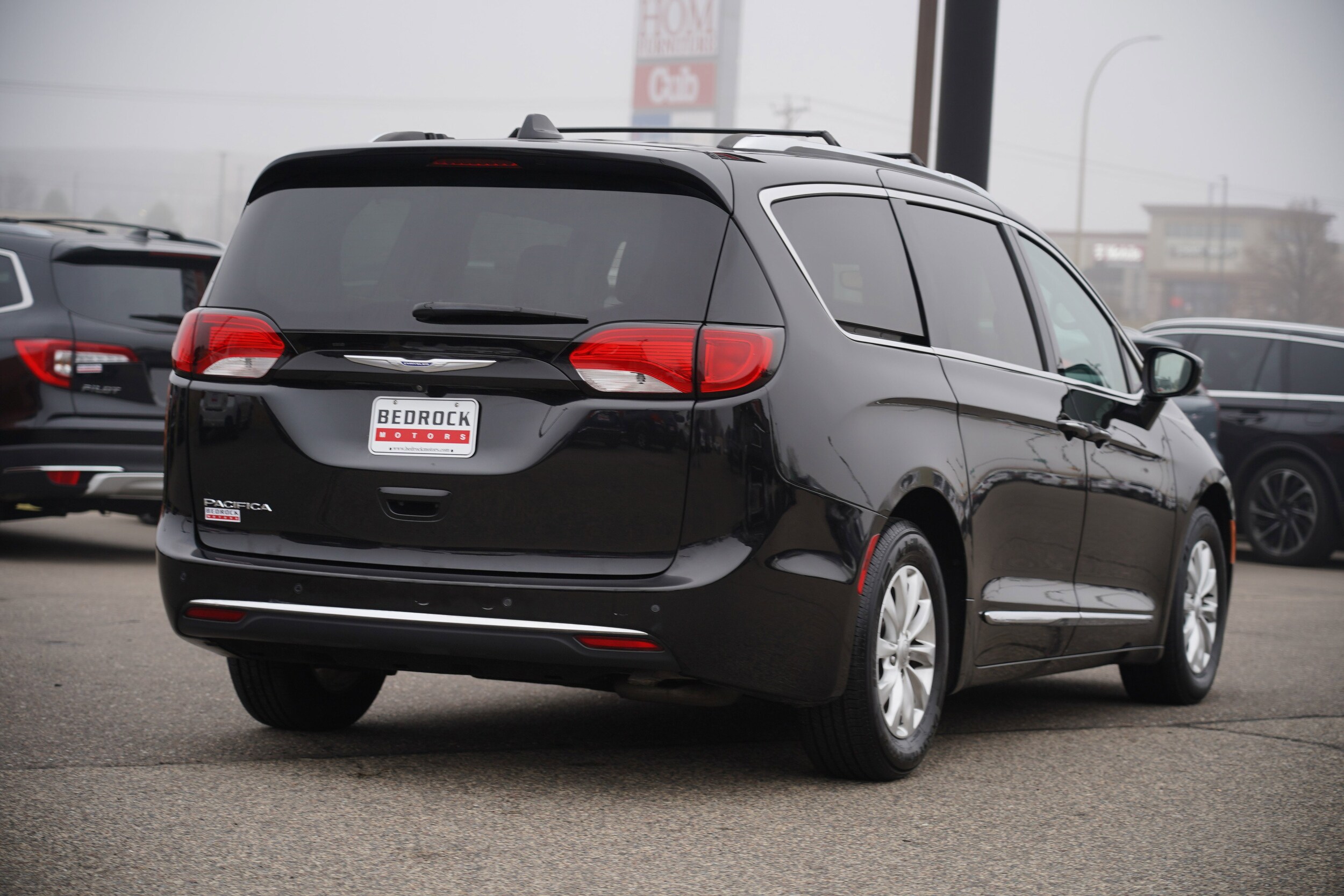 2018 Chrysler Pacifica Touring L photo 3