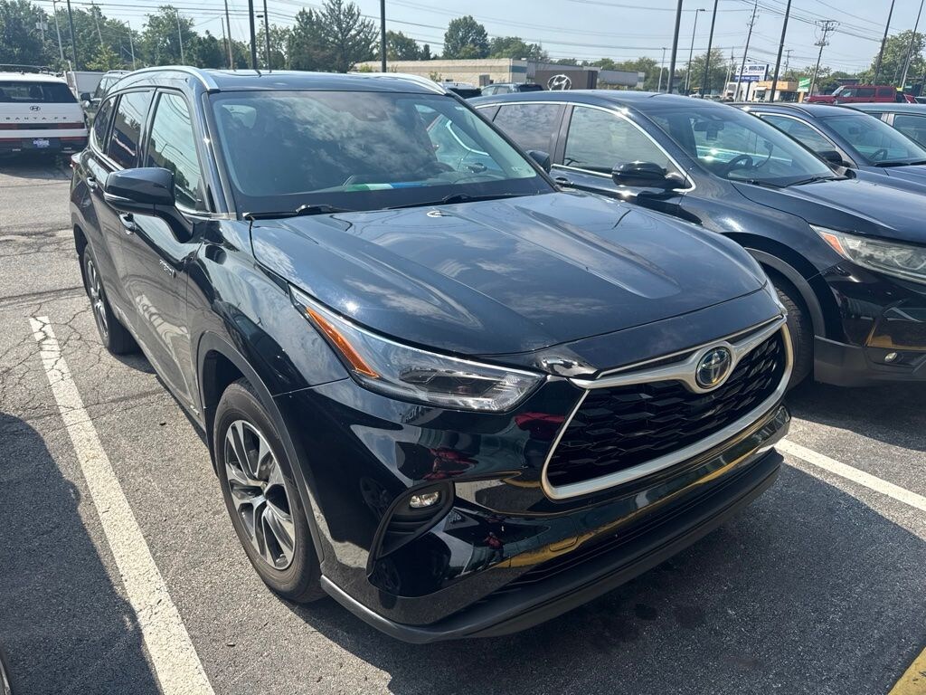 Used 2021 Toyota Highlander Hybrid XLE SUV