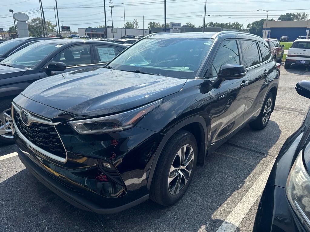 Used 2021 Toyota Highlander Hybrid XLE SUV