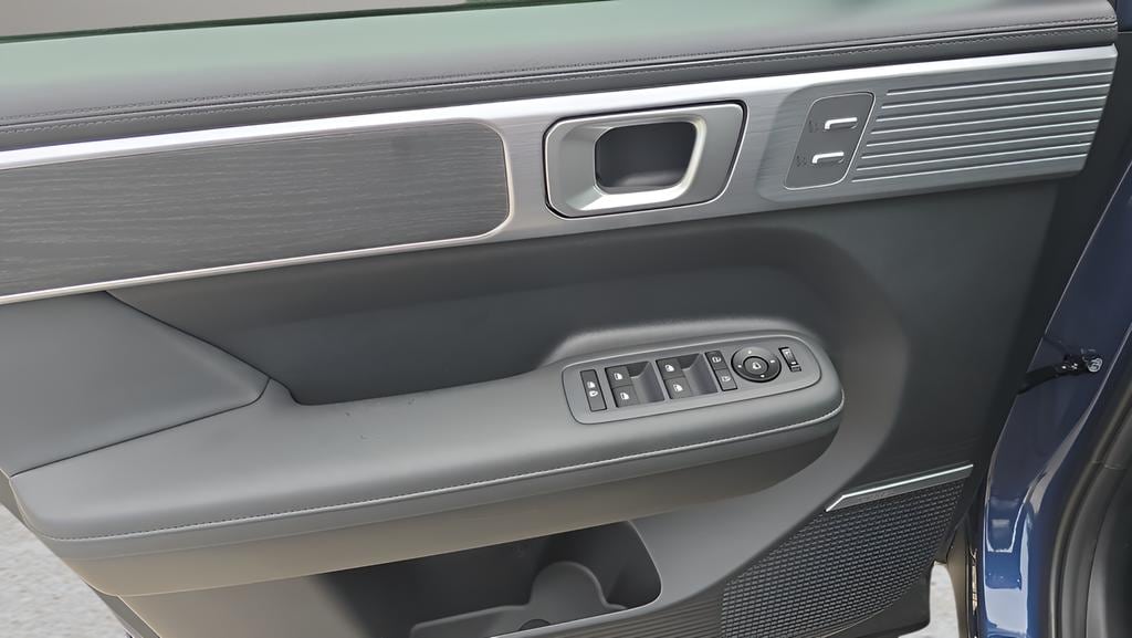 2026 Hyundai Santa Fe Limited - Photo 15