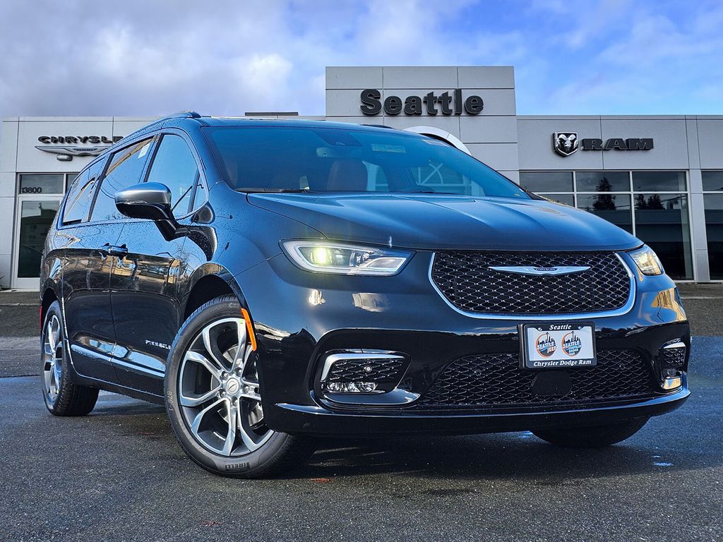 2026 Chrysler Pacifica Pinnacle's photo
