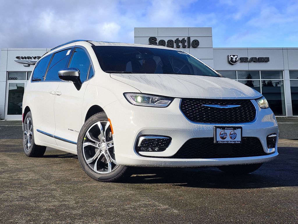 2026 Chrysler Pacifica Pinnacle's photo