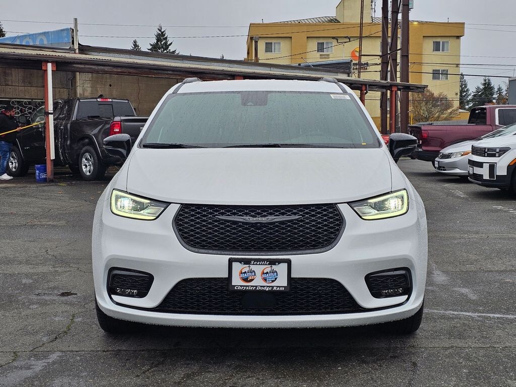 New 2026 Chrysler Pacifica SELECT Passenger Van