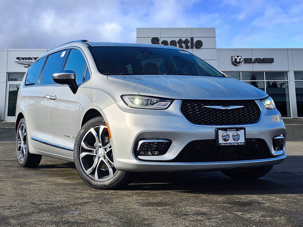 2026 Chrysler Pacifica Pinnacle's photo