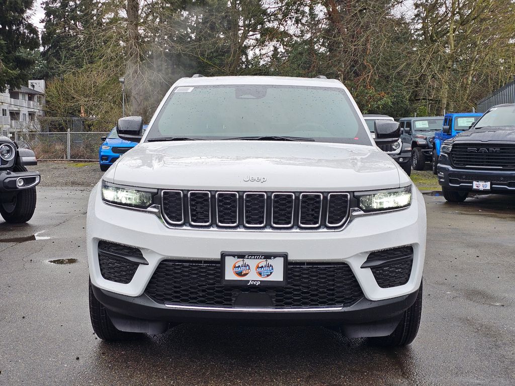 2026 Jeep Grand Cherokee Laredo X 4x4's photo