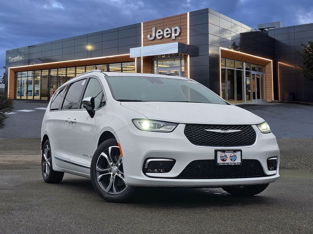 New 2026 Chrysler Pacifica PINNACLE Passenger Van