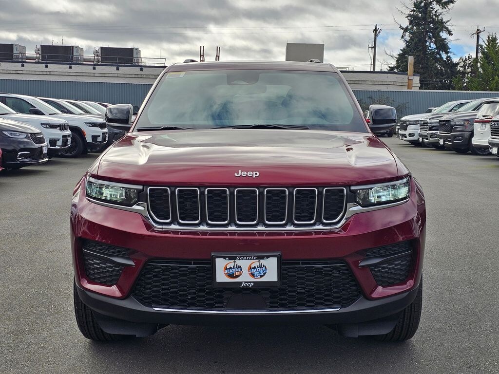 New 2026 Jeep Grand Cherokee LAREDO X 4X4 Sport Utility