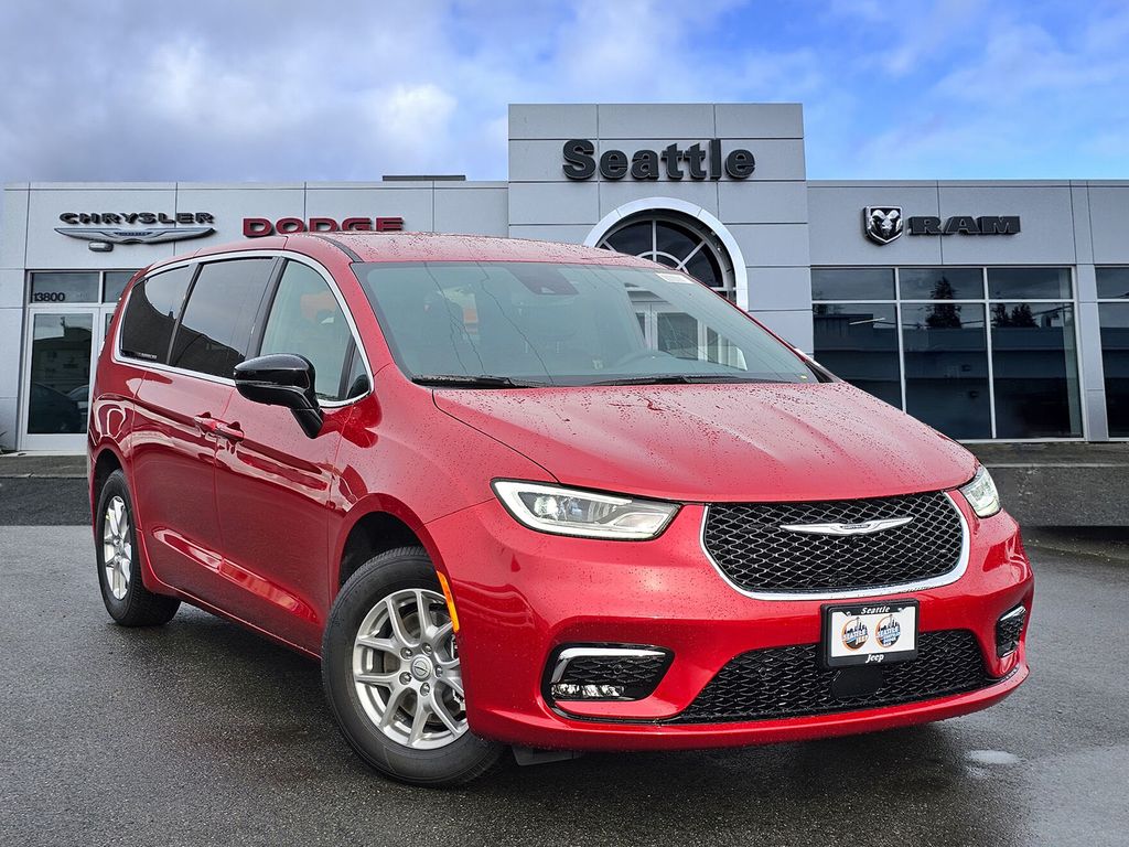 2026 Chrysler Pacifica Select's photo