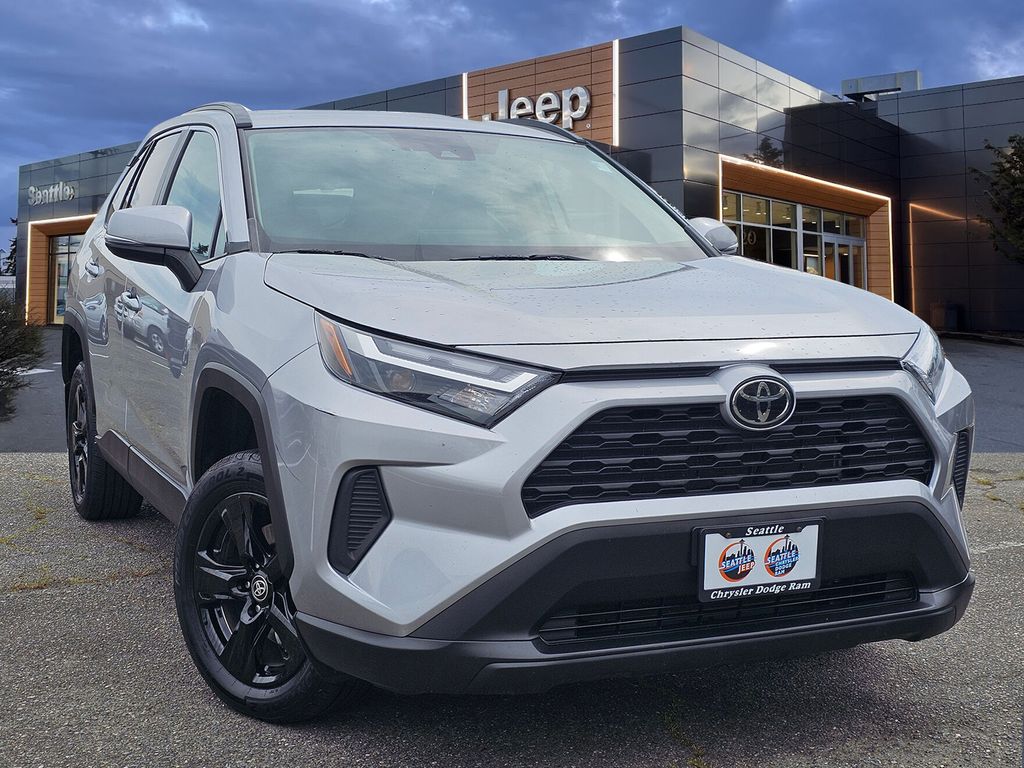 2022 Toyota RAV4 XLE AWD's photo