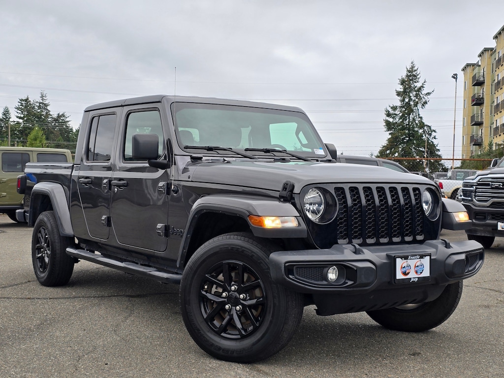 Used 2022 Jeep Gladiator Altitude Crew Cab