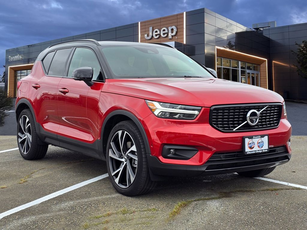 2022 Volvo XC40 T5 R-Design AWD's photo