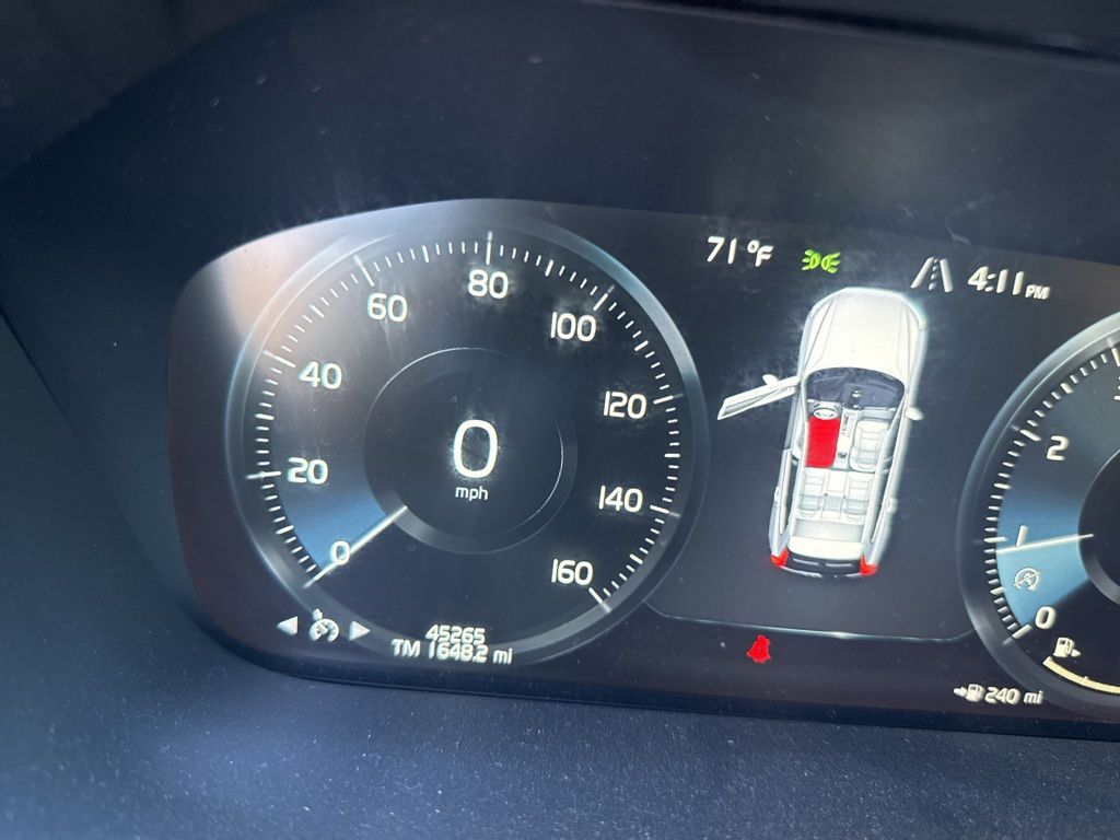 2020 Volvo XC60 T5 Momentum AWD's photo