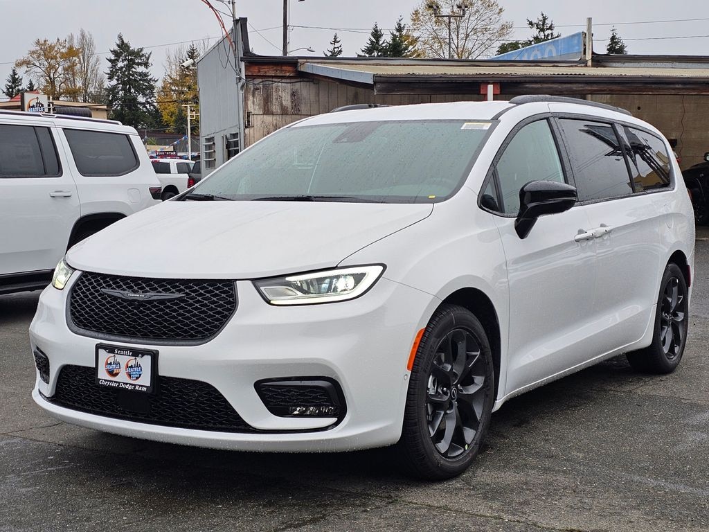 New 2026 Chrysler Pacifica SELECT Passenger Van
