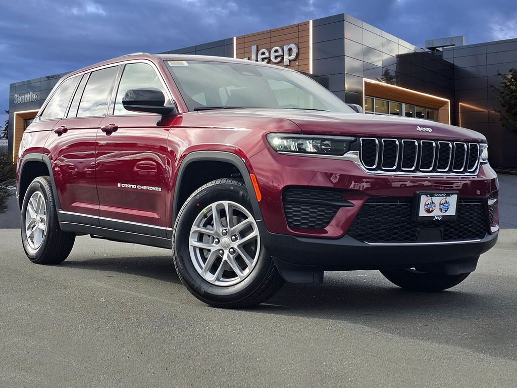 2026 Jeep Grand Cherokee Laredo X 4x4's photo