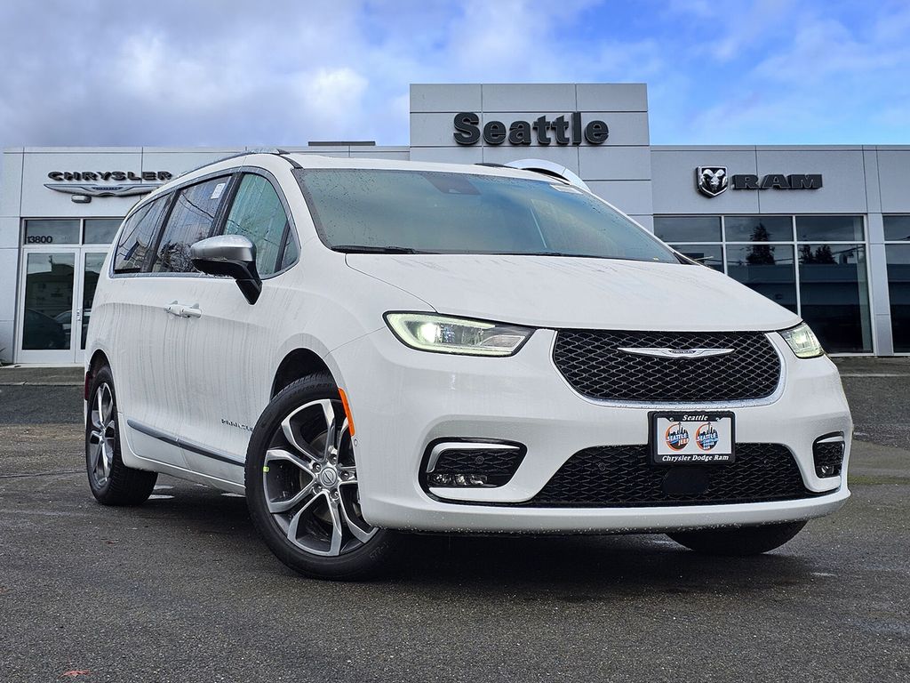 2026 Chrysler Pacifica Pinnacle's photo