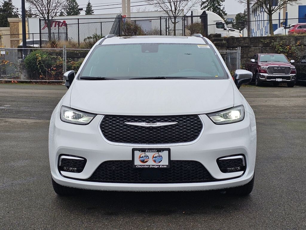 New 2026 Chrysler Pacifica PINNACLE Passenger Van