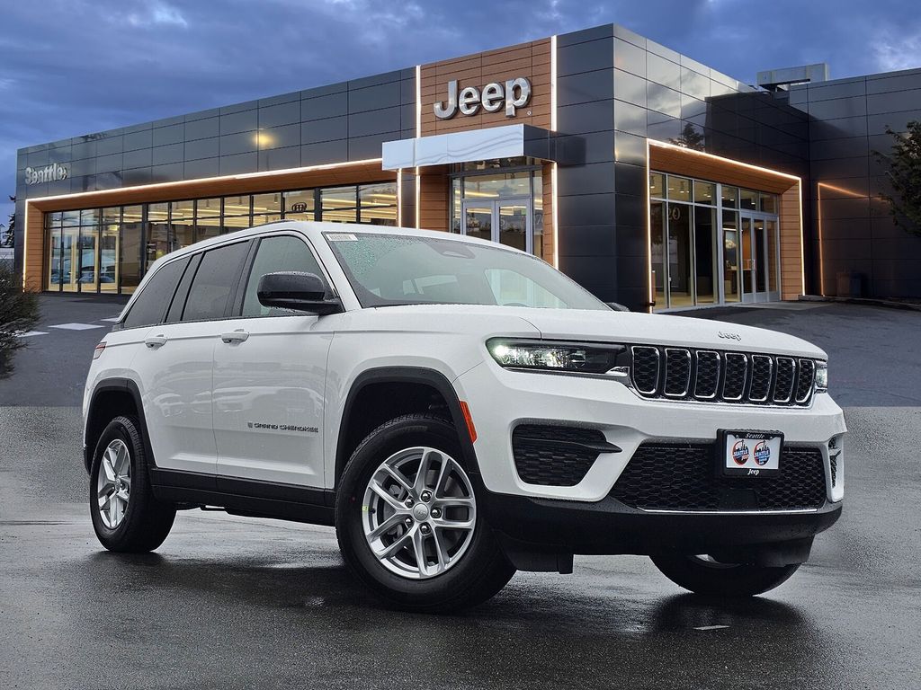 2026 Jeep Grand Cherokee Laredo X 4x4's photo
