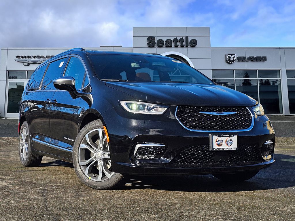 2026 Chrysler Pacifica Pinnacle's photo