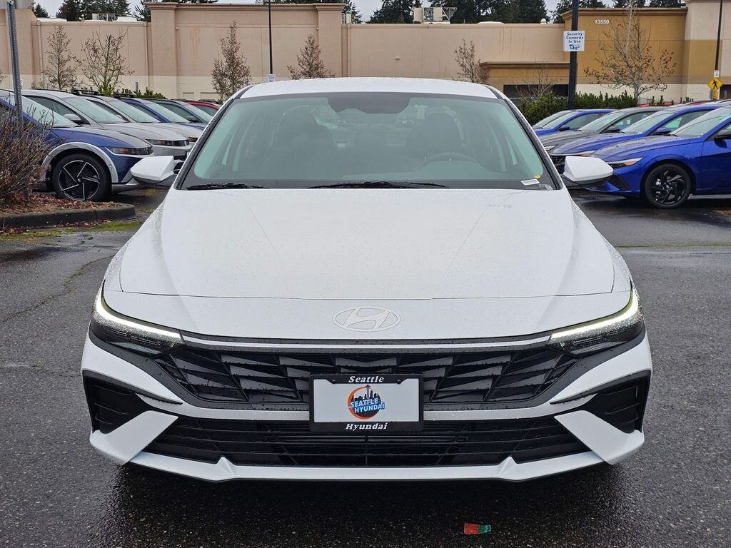 New 2026 Hyundai Elantra SE Sedan