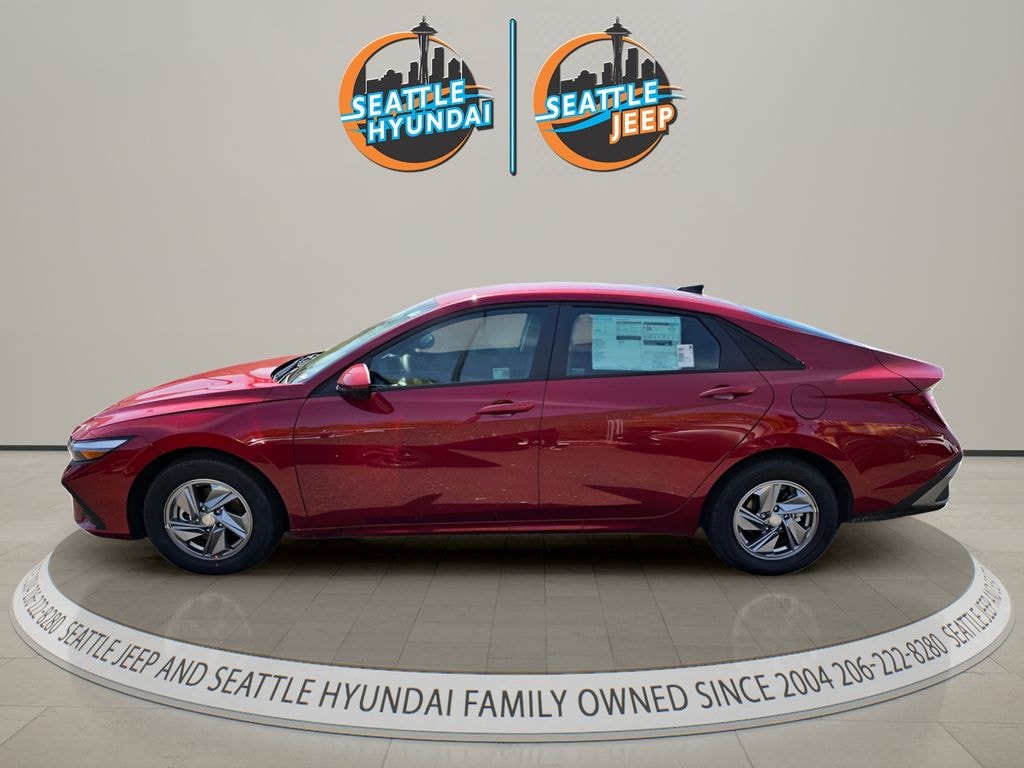 Used 2025 Hyundai Elantra SE Sedan
