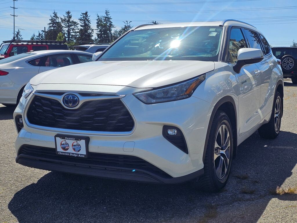 Used 2020 Toyota Highlander Hybrid XLE SUV