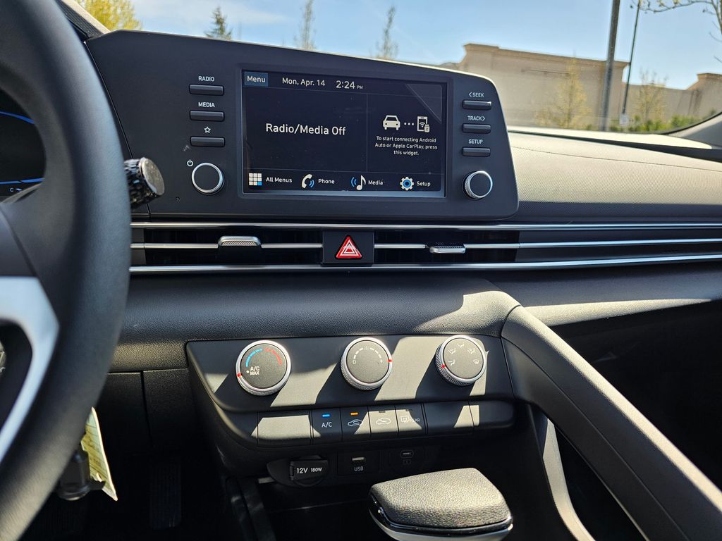 2025 Hyundai Elantra SE - Photo 22
