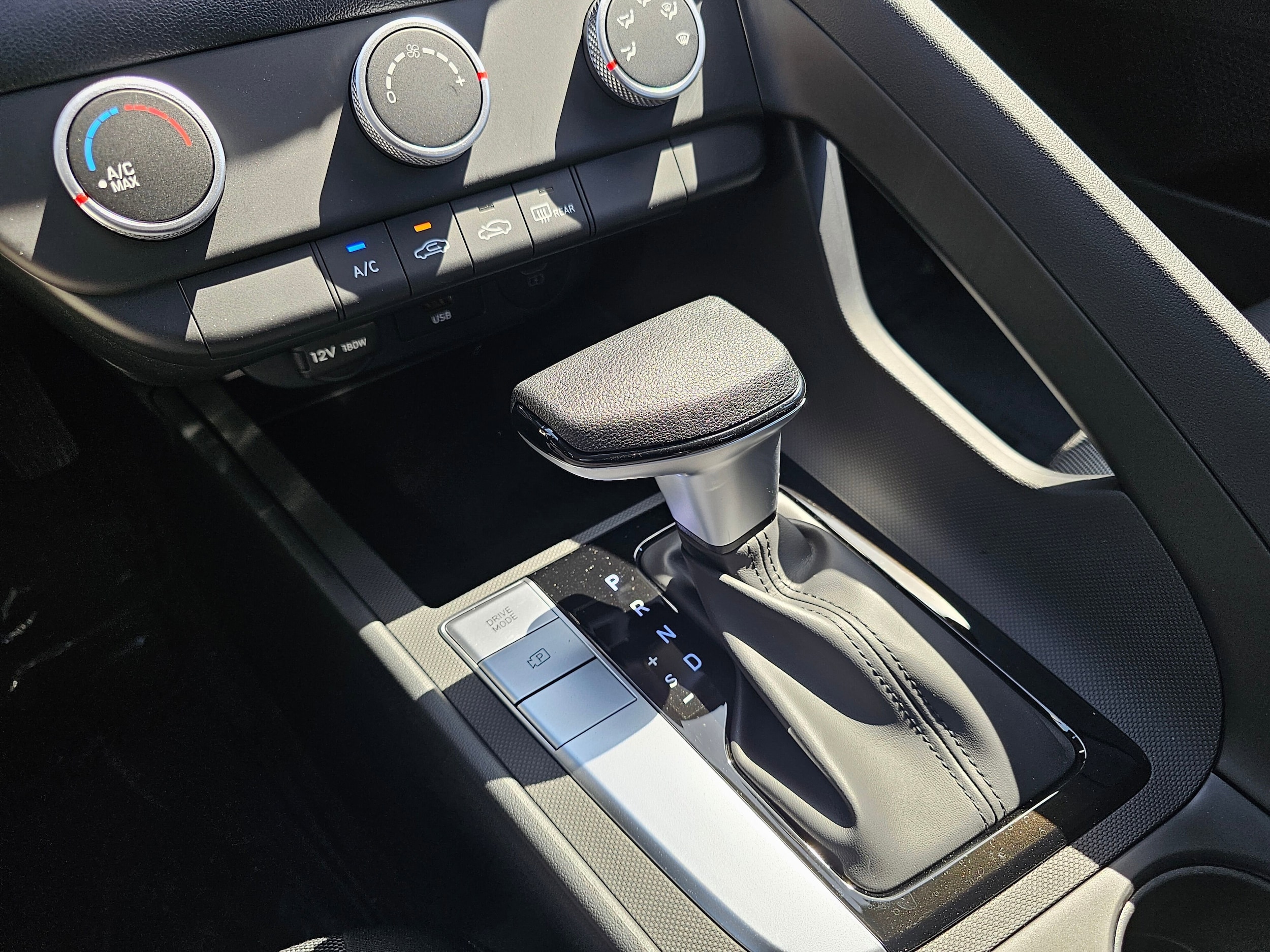 2025 Hyundai Elantra SE - Photo 23