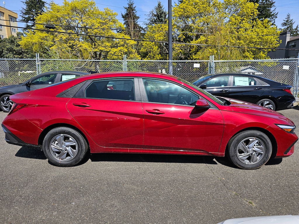 Used 2025 Hyundai Elantra SE Sedan