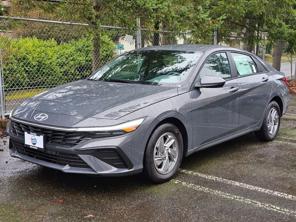 New 2026 Hyundai Elantra SE Sedan