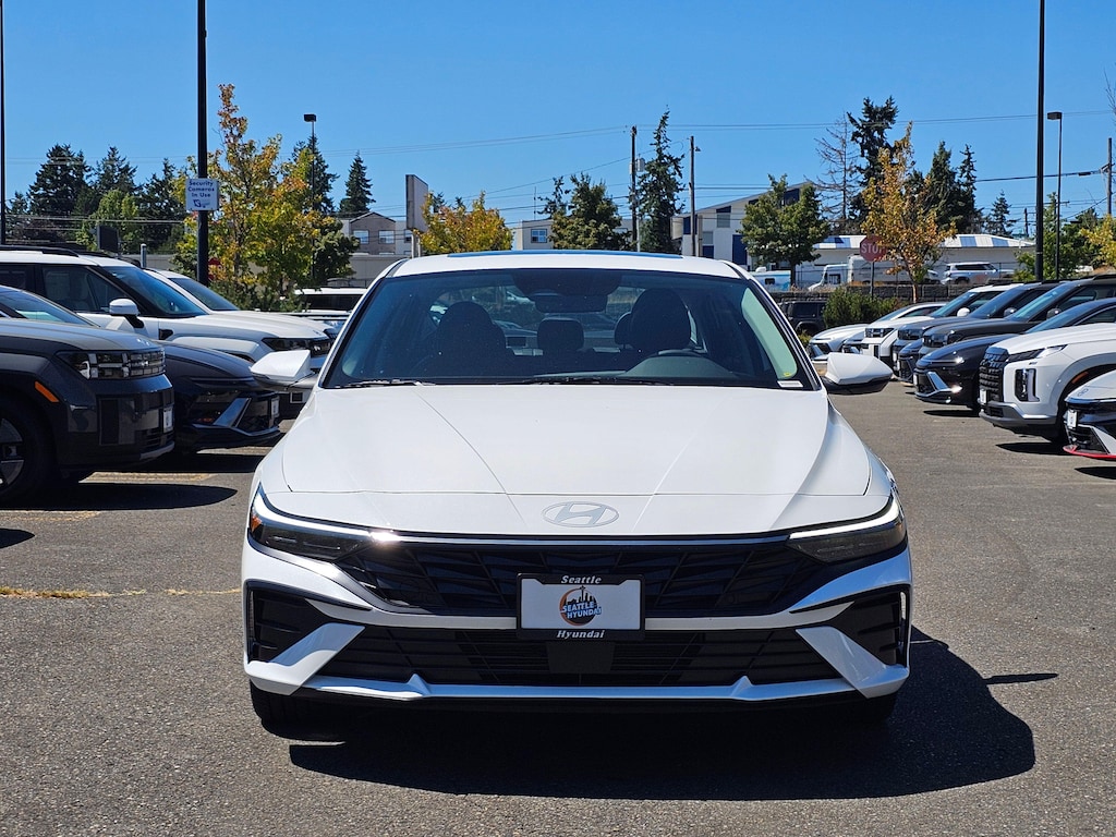New 2025 Hyundai Elantra Limited Sedan