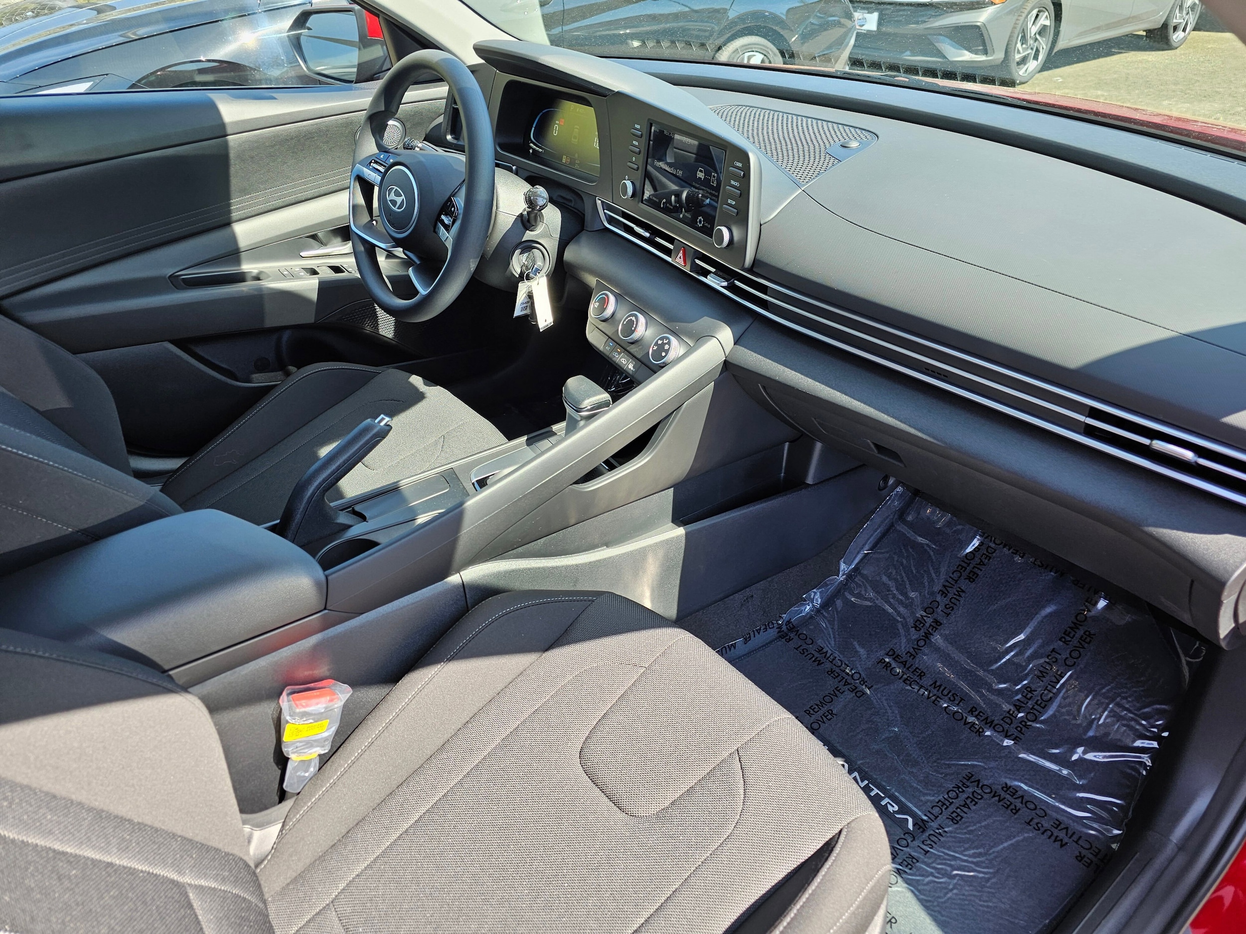 2025 Hyundai Elantra SE - Photo 11