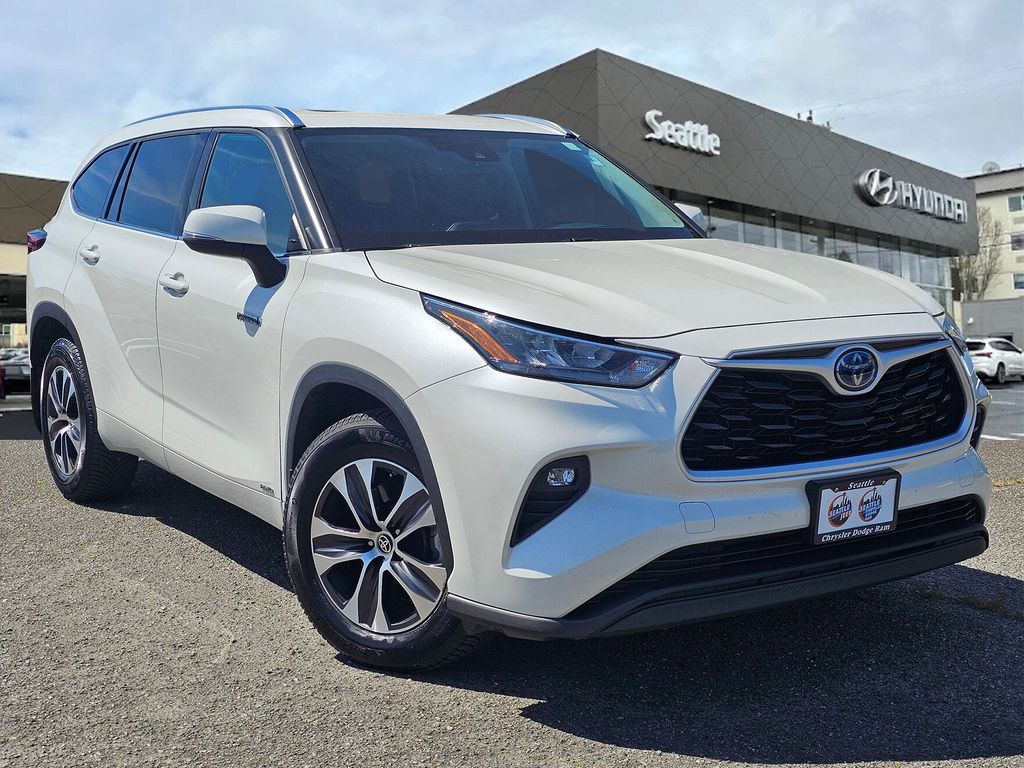 2020 Toyota Highlander XLE Hybrid 4x4's photo