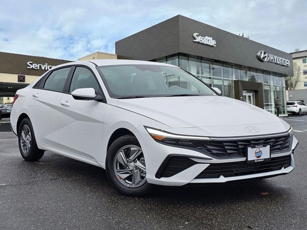 New 2026 Hyundai Elantra SE Sedan