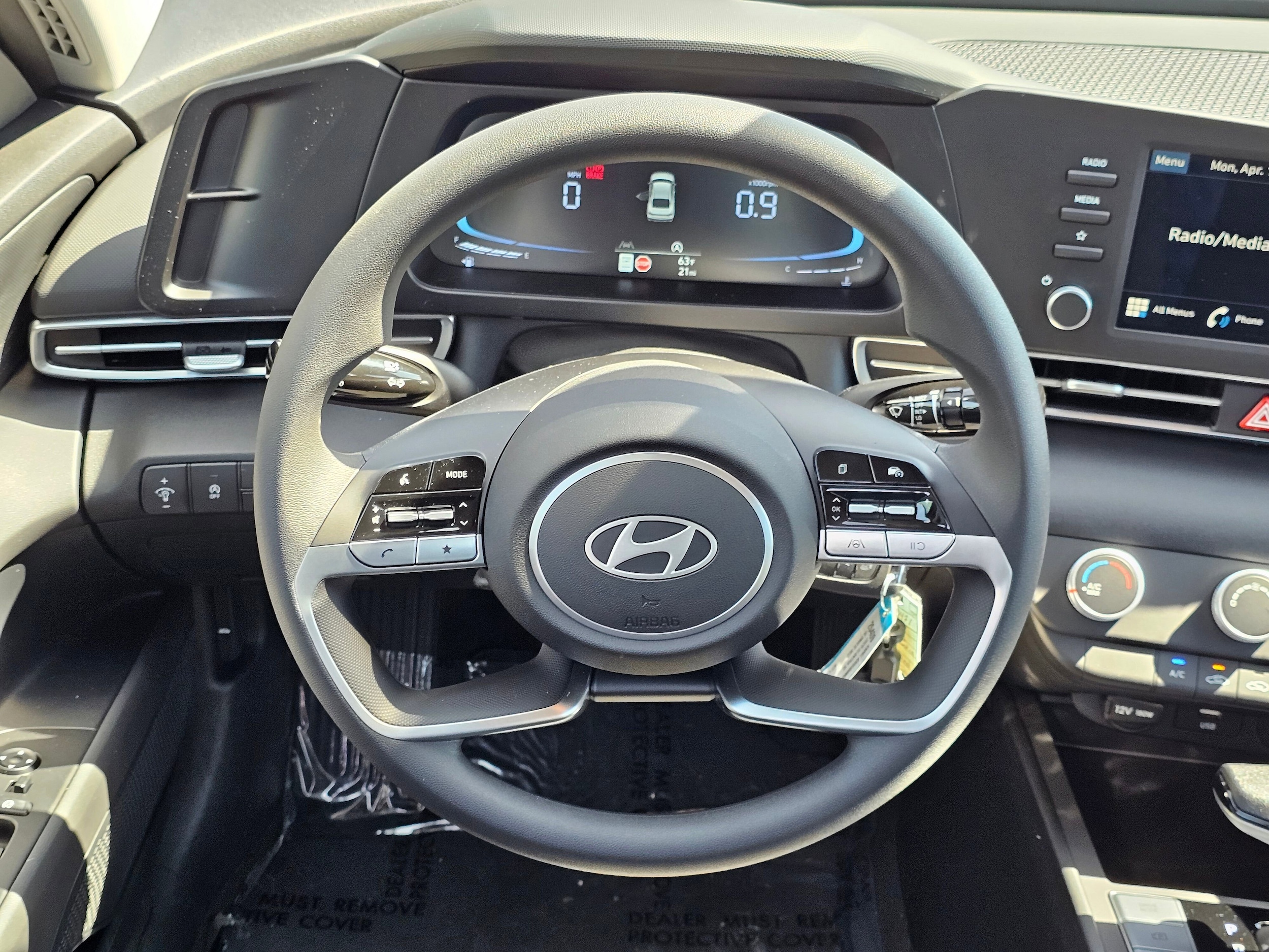 2025 Hyundai Elantra SE - Photo 17