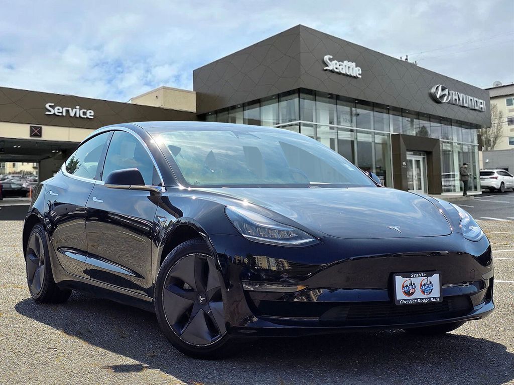 2020 Tesla Model 3 Standard Range Plus's photo