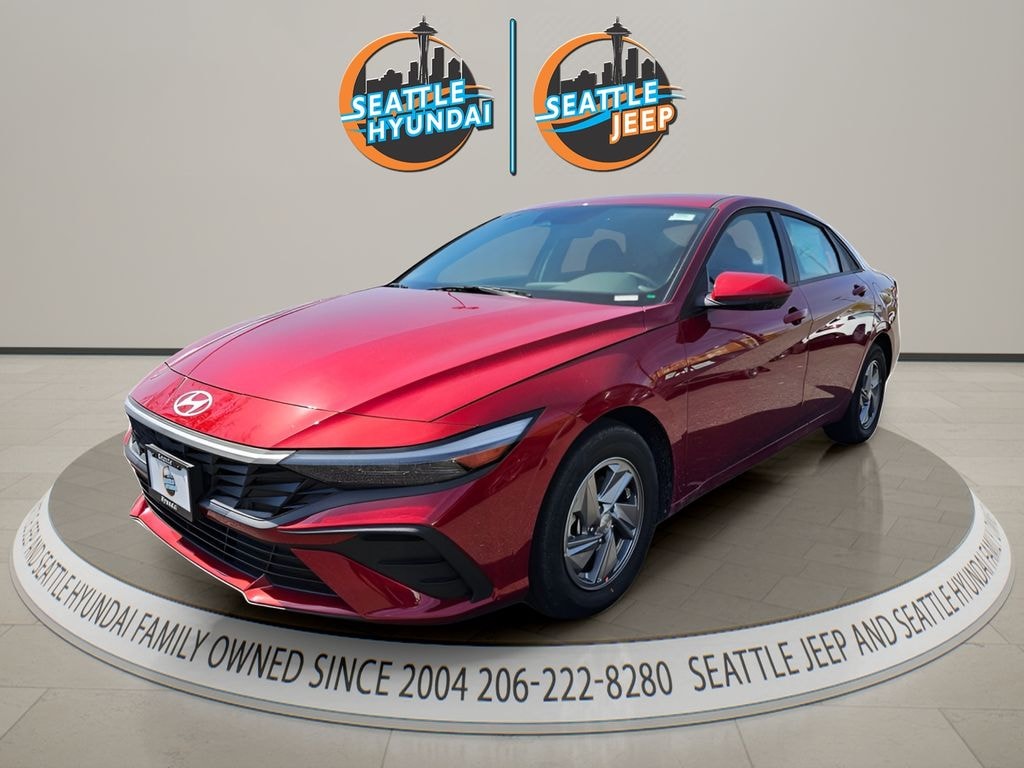 Used 2025 Hyundai Elantra SE Sedan