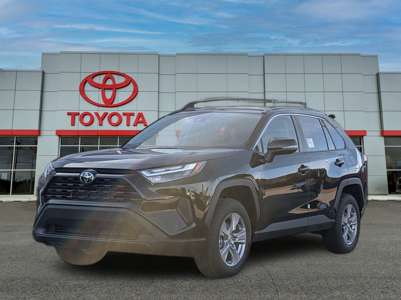2025 Toyota RAV4 XLE's photo