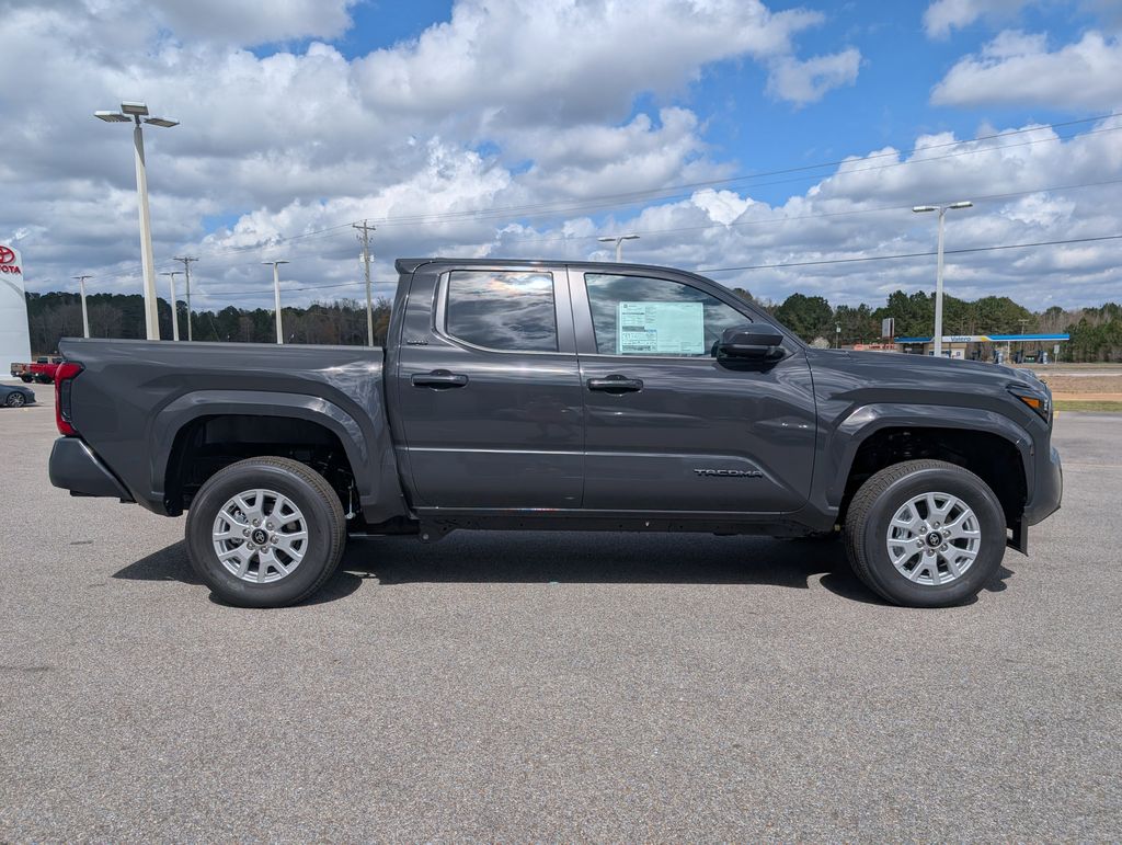 2026 Toyota Tacoma SR5 - Photo 6