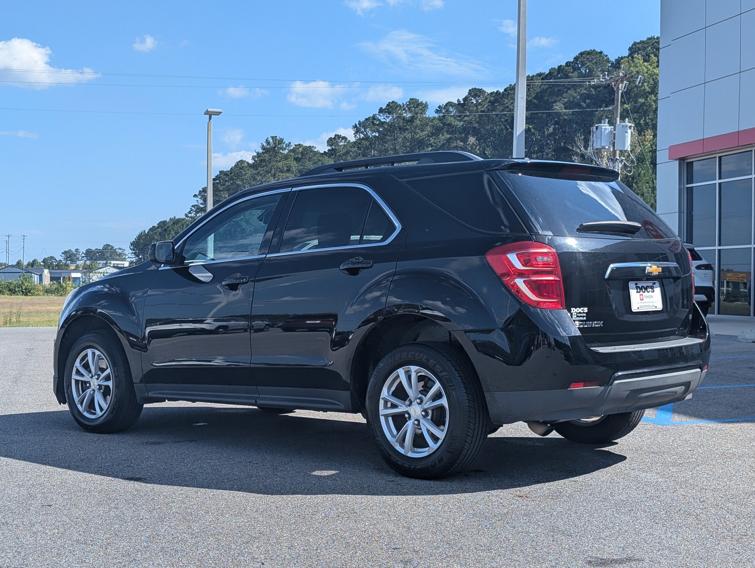 2017 Chevrolet Equinox LT photo 3