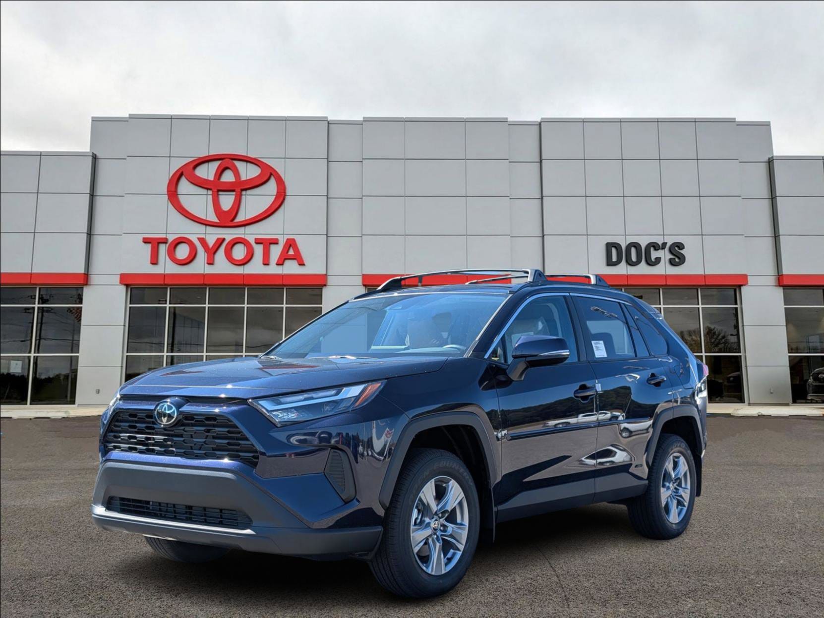 2025 Toyota RAV4 XLE's photo