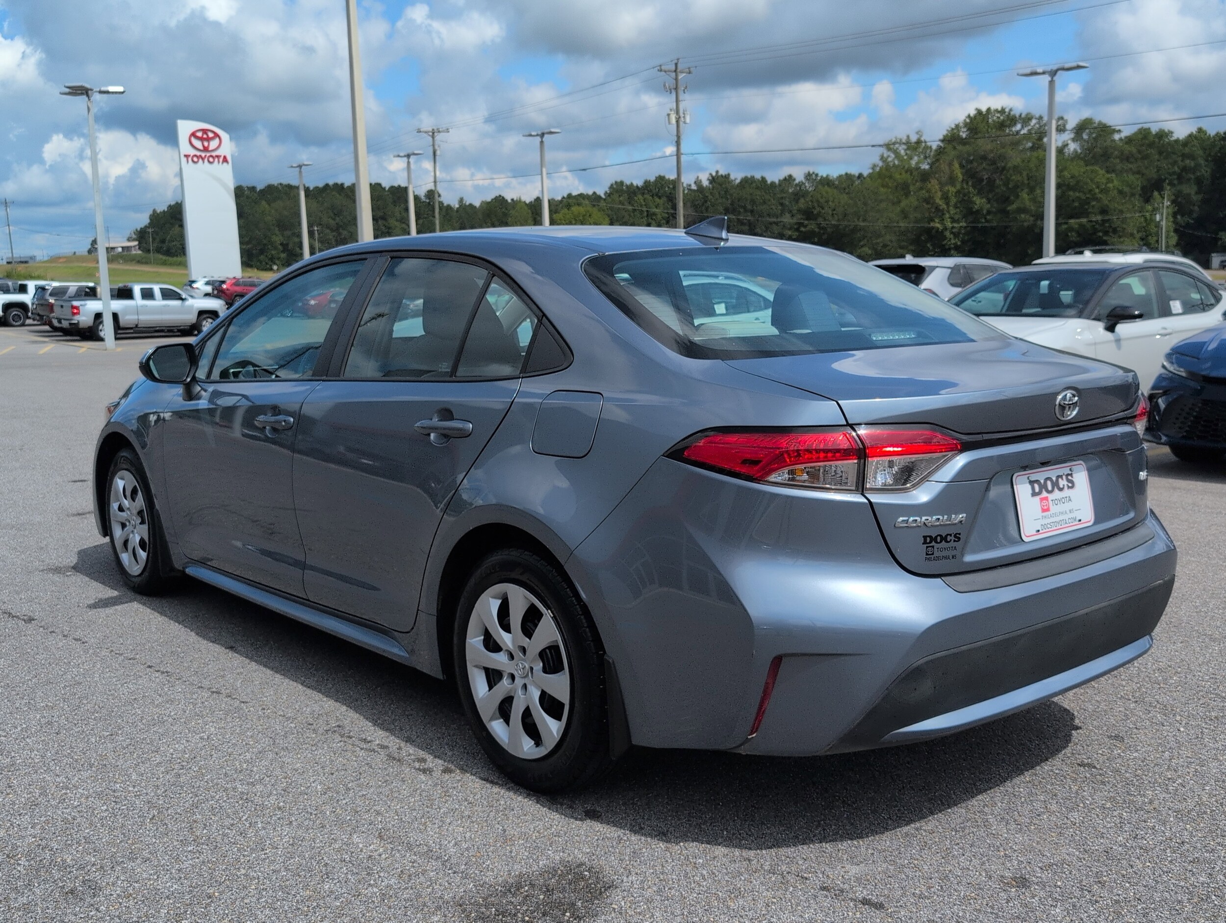 2022 Toyota Corolla LE photo 3