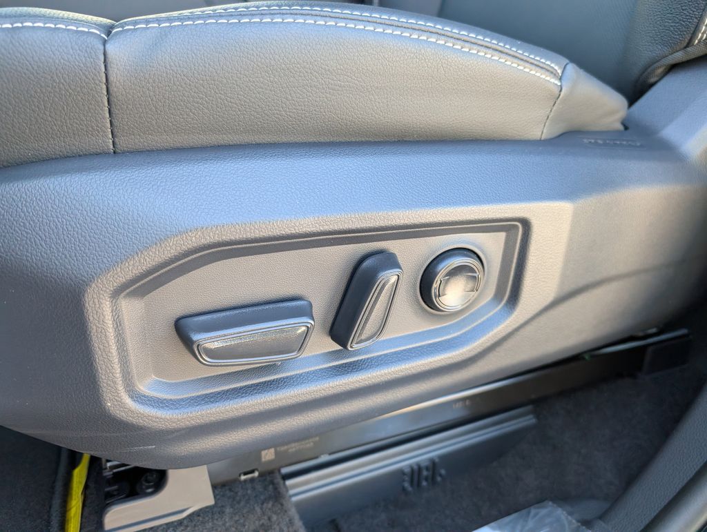 2026 Toyota Tundra Limited - Photo 11