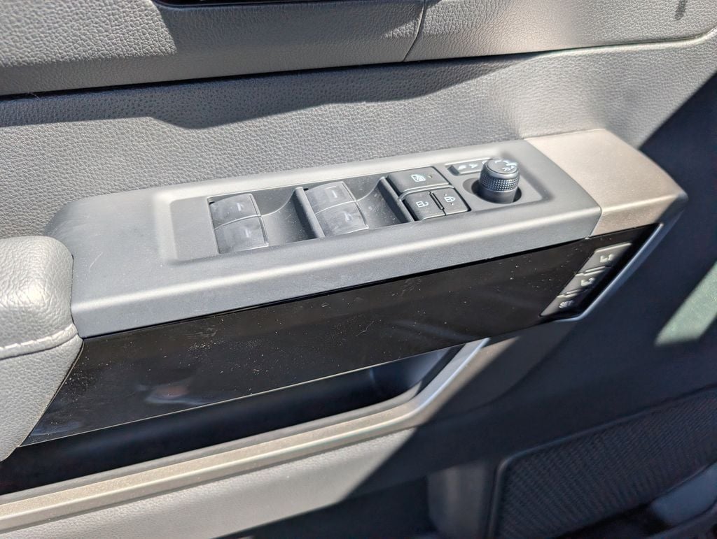 2026 Toyota Tundra Limited - Photo 10