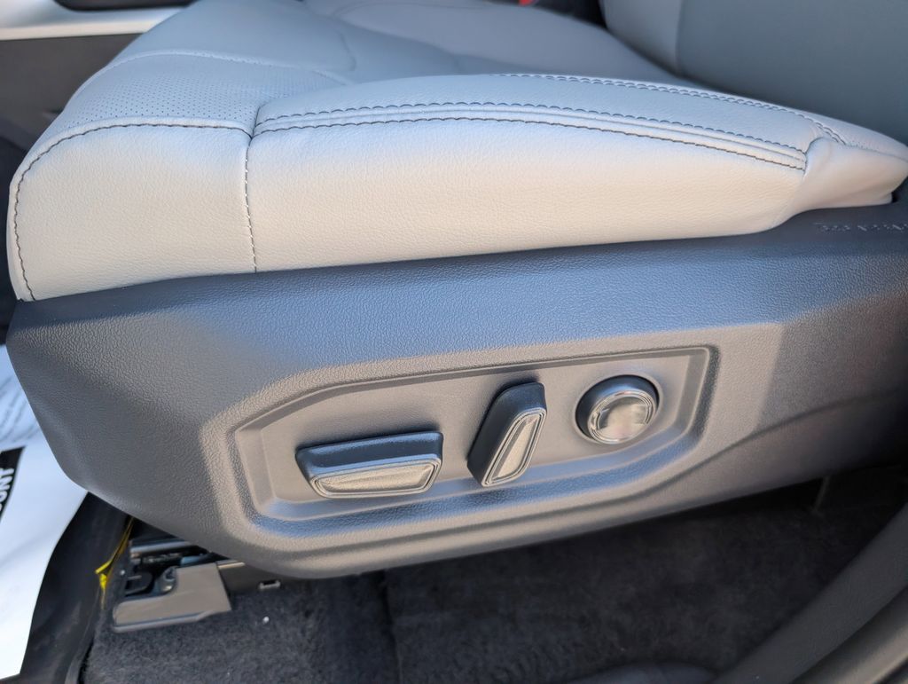 2026 Toyota Tundra Limited - Photo 11