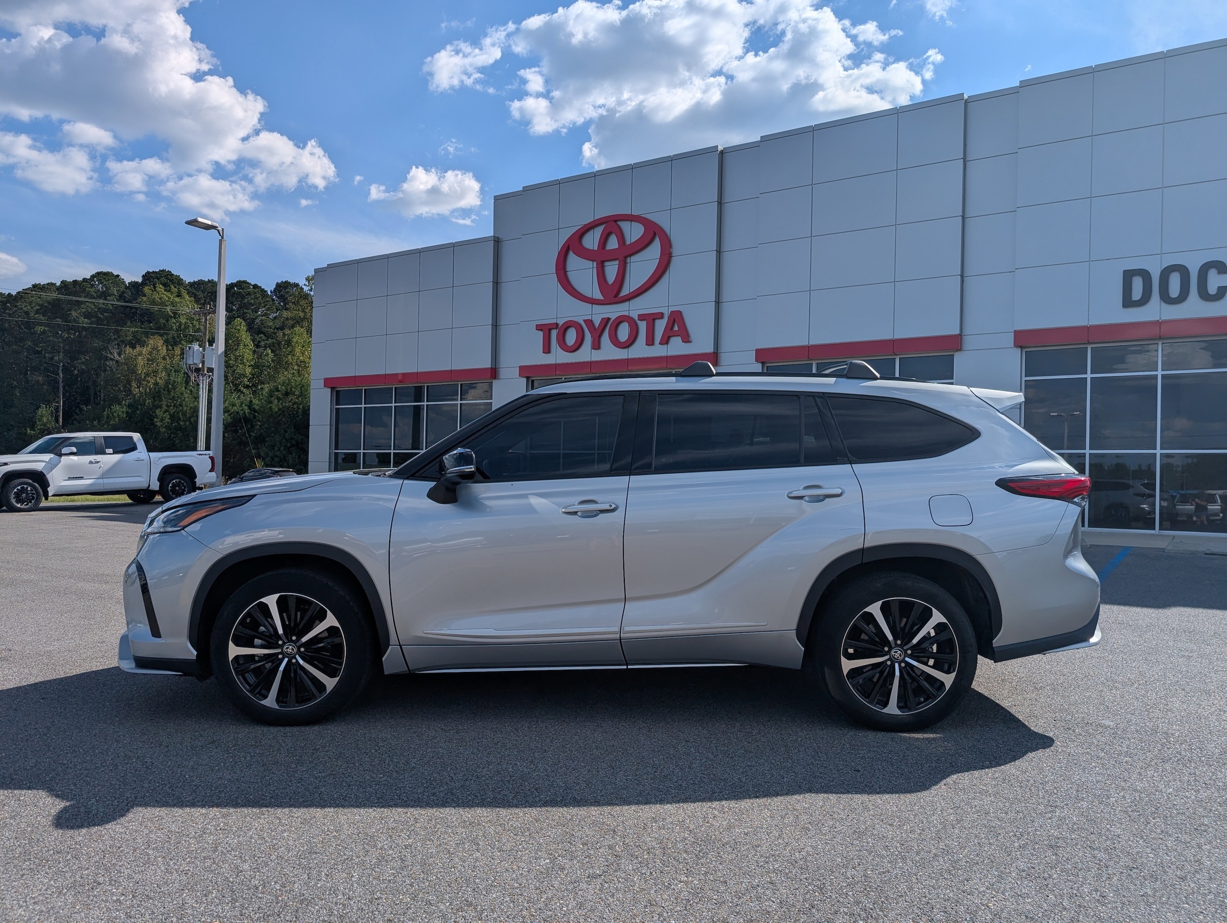 2022 Toyota Highlander XSE photo 2