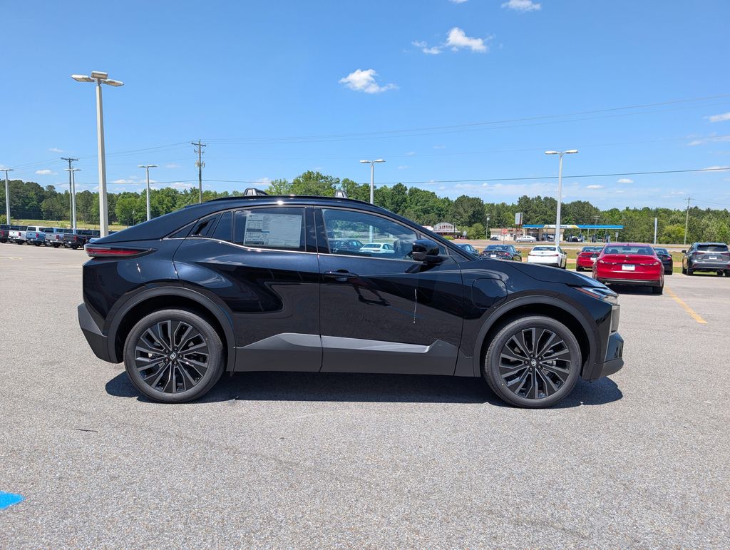2026 Toyota C-HR XSE - Photo 6
